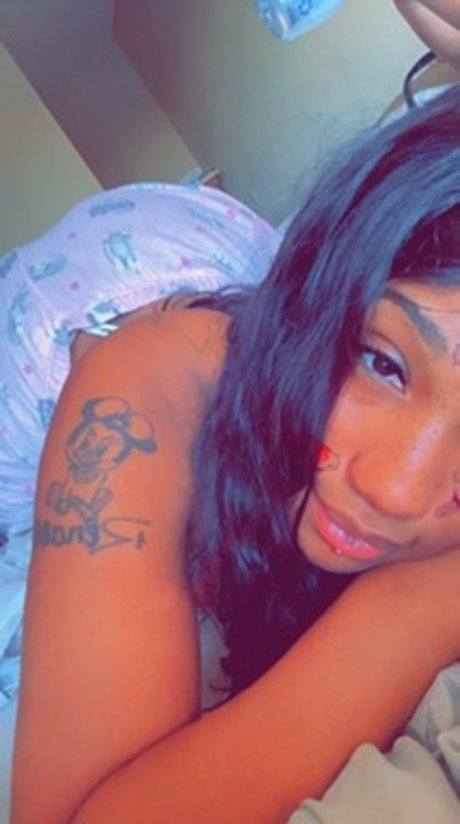 Foto desnuda filtrada de OnlyFans de Queenbuttercup
