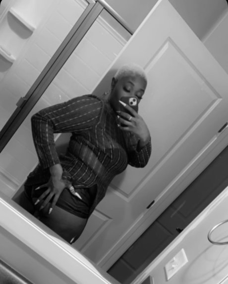 Foto desnuda filtrada de OnlyFans de Milf
