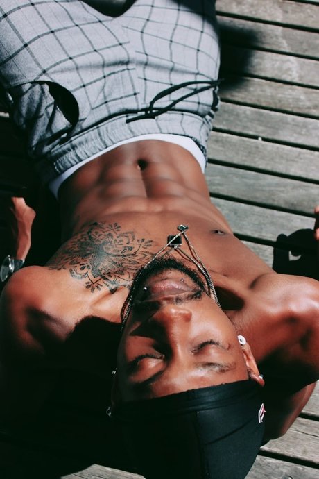 Foto desnuda filtrada de OnlyFans de Miles Evans