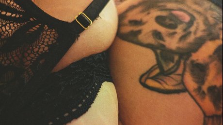 Foto desnuda filtrada de OnlyFans de Q 