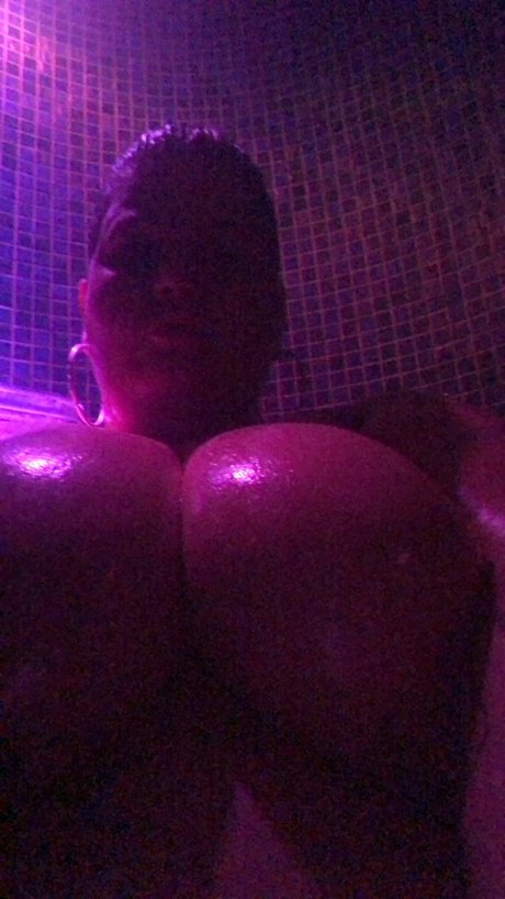 Foto desnuda filtrada de OnlyFans de Curvy Kezza