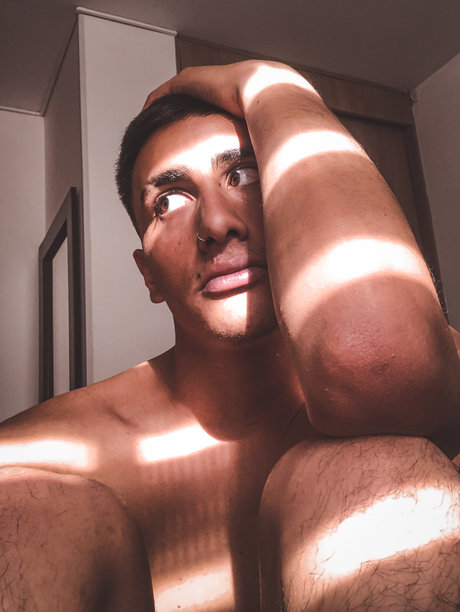 Foto desnuda filtrada de OnlyFans de Julian Largo