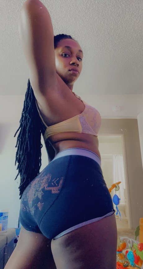 Foto desnuda filtrada de OnlyFans de Jasmin Monet