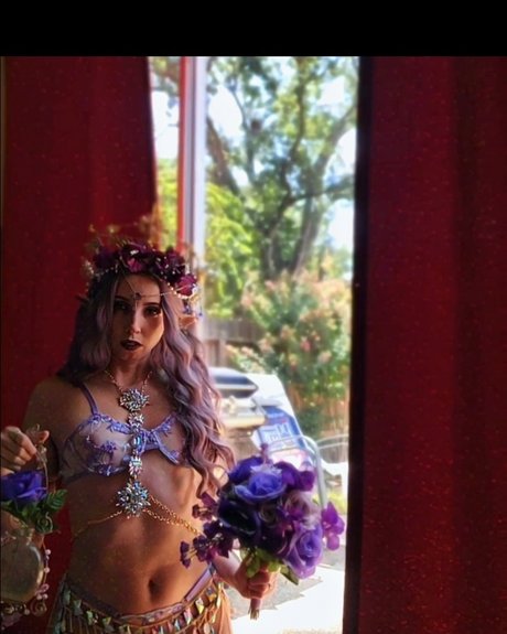 Foto desnuda filtrada de OnlyFans de Miss Swoonfeather