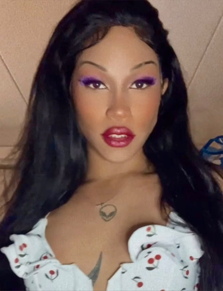 Foto desnuda filtrada de OnlyFans de Miss J  Transunique