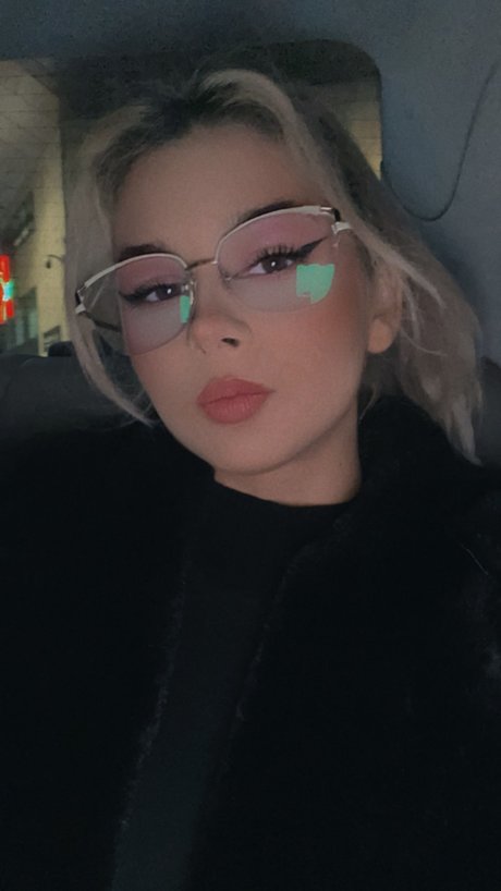 Foto desnuda filtrada de OnlyFans de Mira