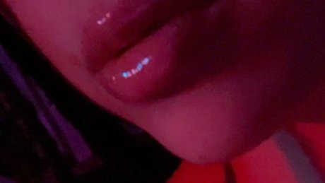 Foto desnuda filtrada de OnlyFans de Mami Miq
