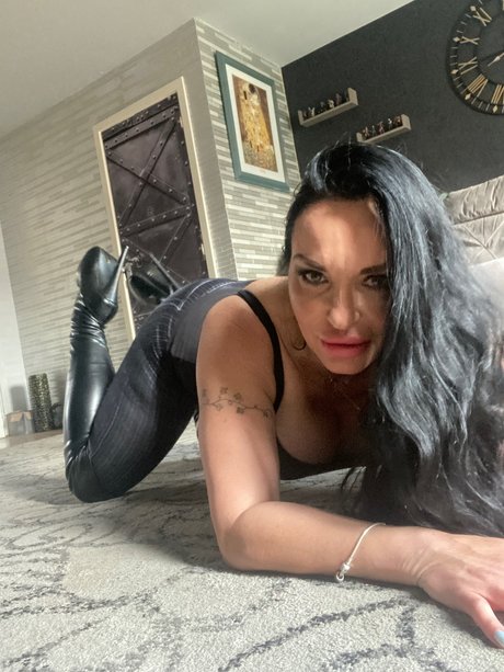 Miss Lara Perfect