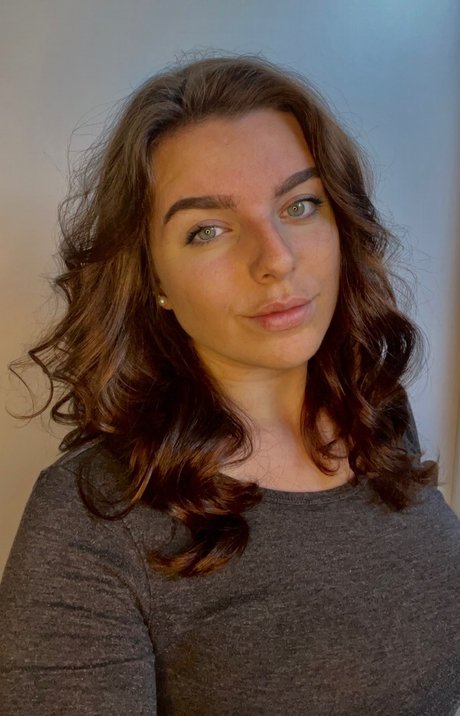 Candi Valentin