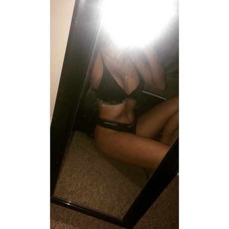 Foto desnuda filtrada de OnlyFans de Jasmine