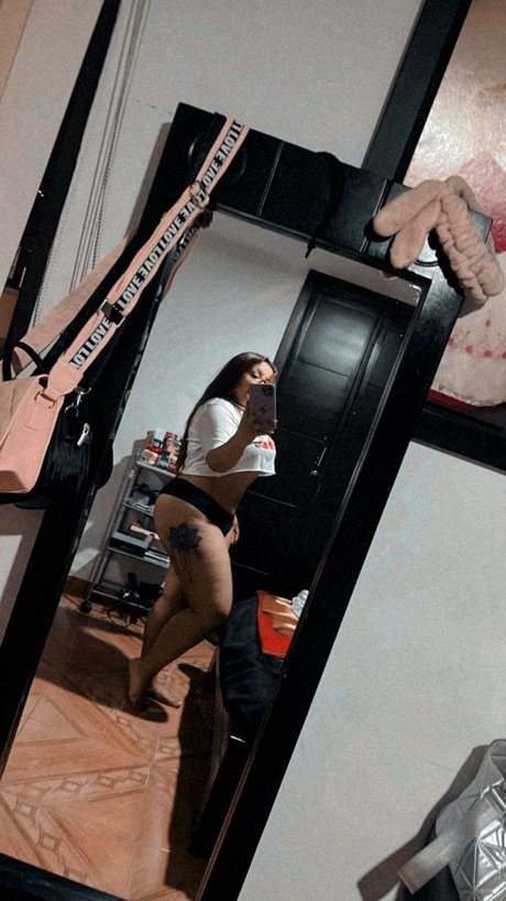 Foto desnuda filtrada de OnlyFans de Candy Eli