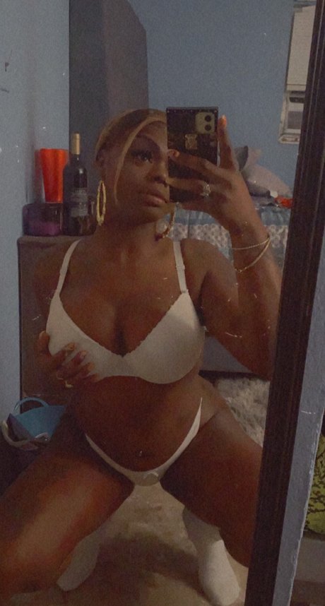 Foto desnuda filtrada de OnlyFans de Black Barbie 