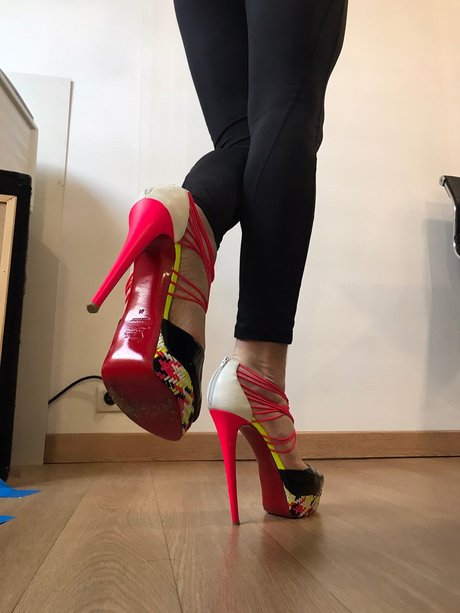 Foto desnuda filtrada de OnlyFans de High Heels Julian Naomie 
