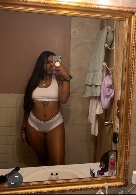 Foto desnuda filtrada de OnlyFans de Mizzy