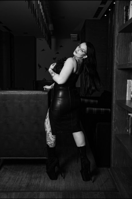 Foto desnuda filtrada de OnlyFans de Mistress Mia