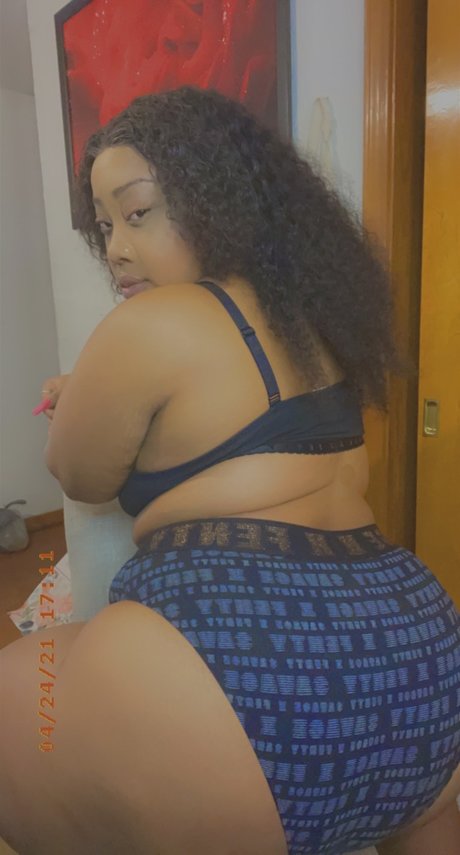 Foto desnuda filtrada de OnlyFans de Moe The Demon 