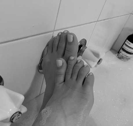 Foto desnuda filtrada de OnlyFans de Isabellas Model Feet Ampamp Legs