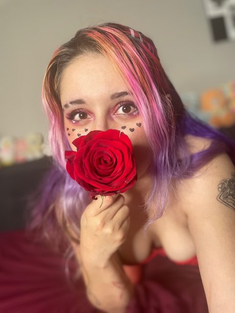 Foto desnuda filtrada de OnlyFans de Mona Flowers Free