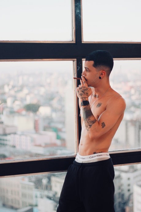 Foto desnuda filtrada de OnlyFans de Muleke Edu 