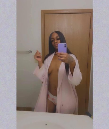 Foto desnuda filtrada de OnlyFans de Mkeneishaa