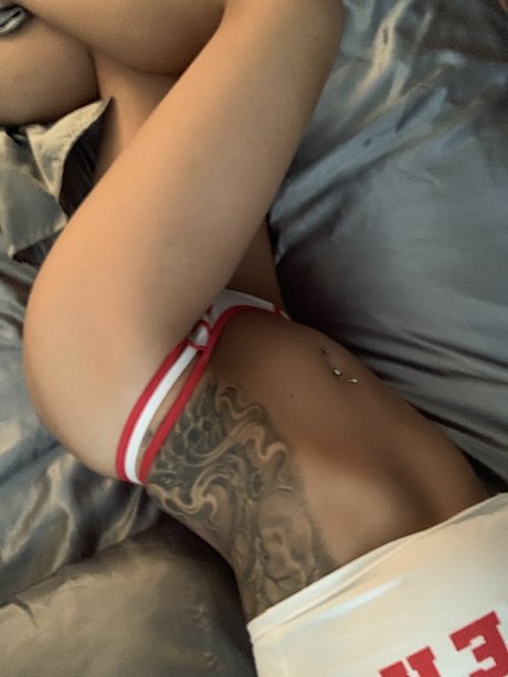 Foto desnuda filtrada de OnlyFans de Mizzy Bender