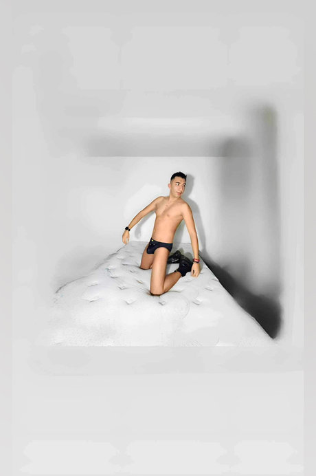 Foto desnuda filtrada de OnlyFans de Aaron 23cm 