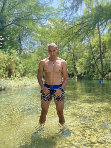 Foto desnuda filtrada de OnlyFans de Carlos Mateo Leyva