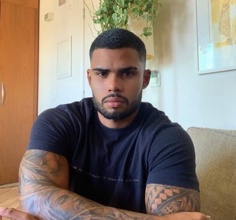 Foto desnuda filtrada de OnlyFans de Italo Magalhaes