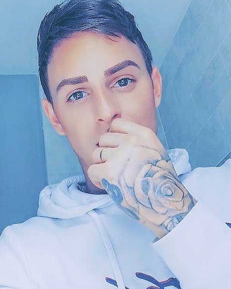 Foto desnuda filtrada de OnlyFans de Cameron James
