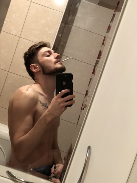Foto desnuda filtrada de OnlyFans de Mistic Land