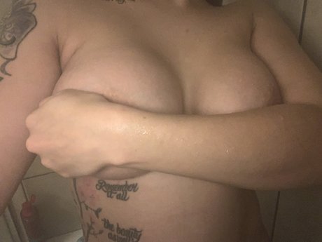 Foto desnuda filtrada de OnlyFans de Moons Mamma