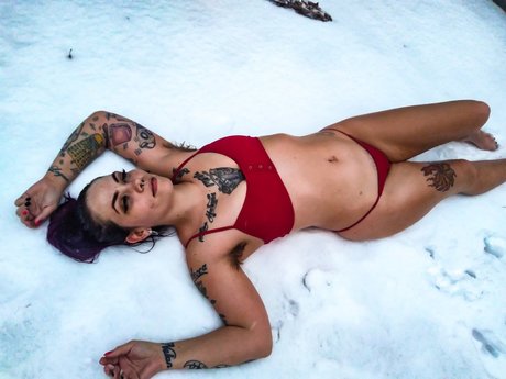 Foto desnuda filtrada de OnlyFans de Holly Airs