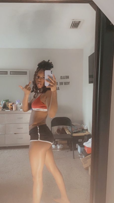 Foto desnuda filtrada de OnlyFans de Sweet Pussy Moni 