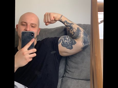 Foto desnuda filtrada de OnlyFans de Yulian