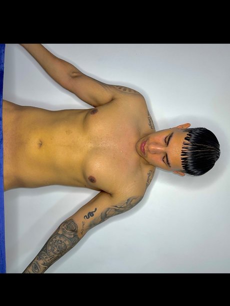 Foto desnuda filtrada de OnlyFans de Fabian Carvajal