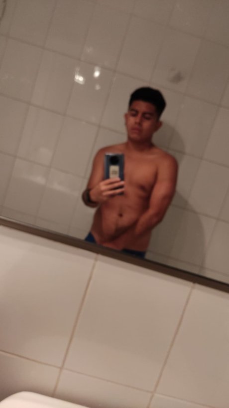 Foto desnuda filtrada de OnlyFans de El Morenitoxxx