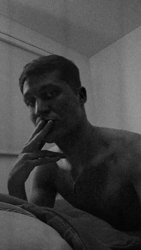 Foto desnuda filtrada de OnlyFans de Mr Black Owl