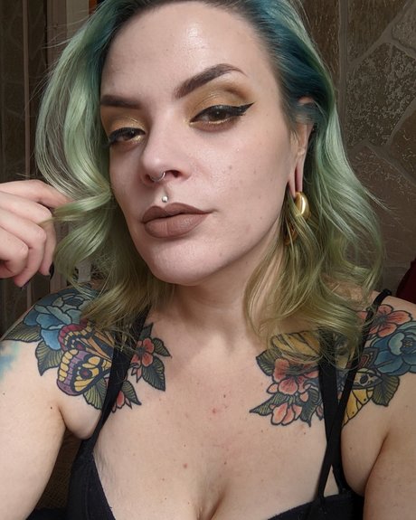 Foto desnuda filtrada de OnlyFans de Morticia Macabre