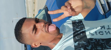 Foto desnuda filtrada de OnlyFans de Brian Santiago