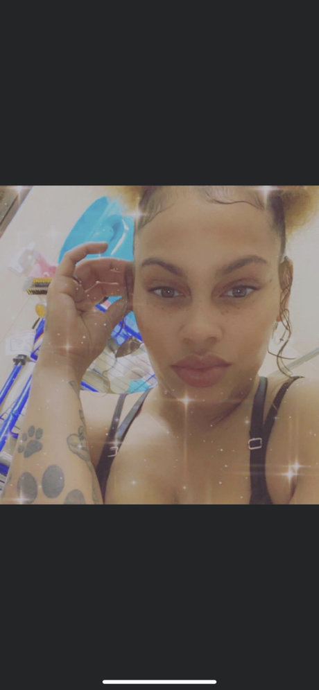 Foto desnuda filtrada de OnlyFans de Honey