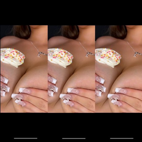 Foto desnuda filtrada de OnlyFans de Petite Latina Top 26