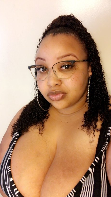 Foto desnuda filtrada de OnlyFans de Tima