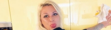 Foto desnuda filtrada de OnlyFans de Mrshousemother