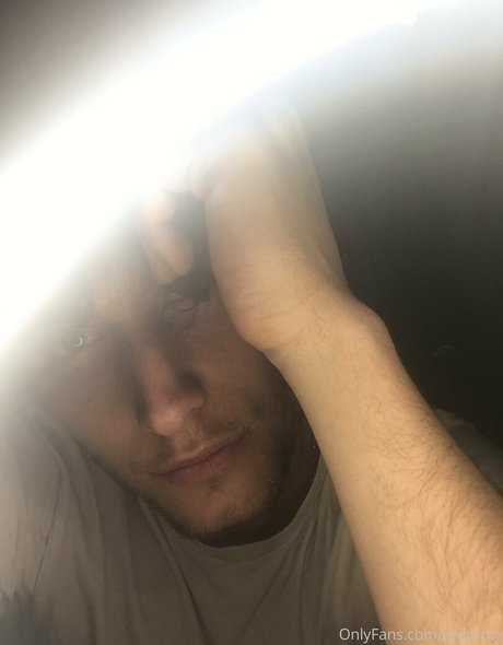 Foto desnuda filtrada de OnlyFans de Redarmy
