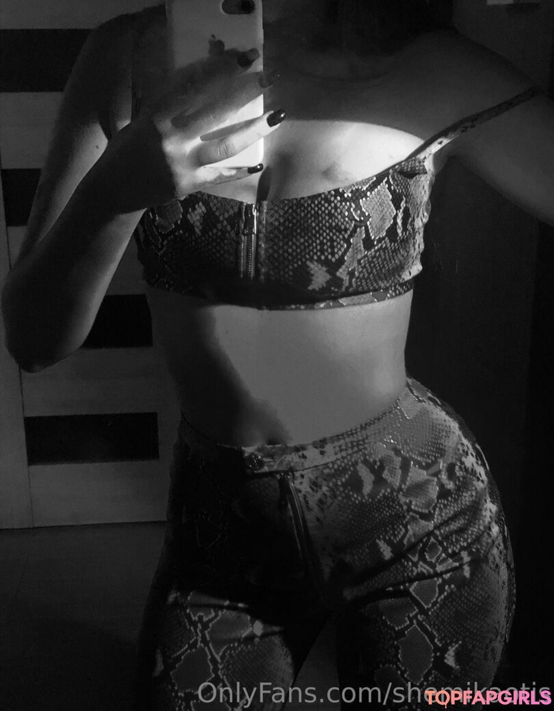 Foto desnuda filtrada de OnlyFans de Shemikaotis #2 Foto desnuda filtrada de OnlyFans de Shemikaotis #2