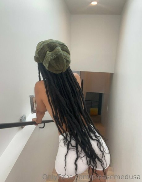 Foto desnuda filtrada de OnlyFans de Pleasemedusa