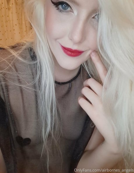 Foto desnuda filtrada de OnlyFans de Airbornesangels