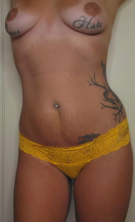 Foto desnuda filtrada de OnlyFans de Kookiesnmilf