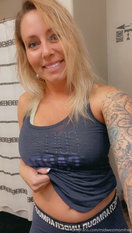 Foto desnuda filtrada de OnlyFans de Midwestmomfree