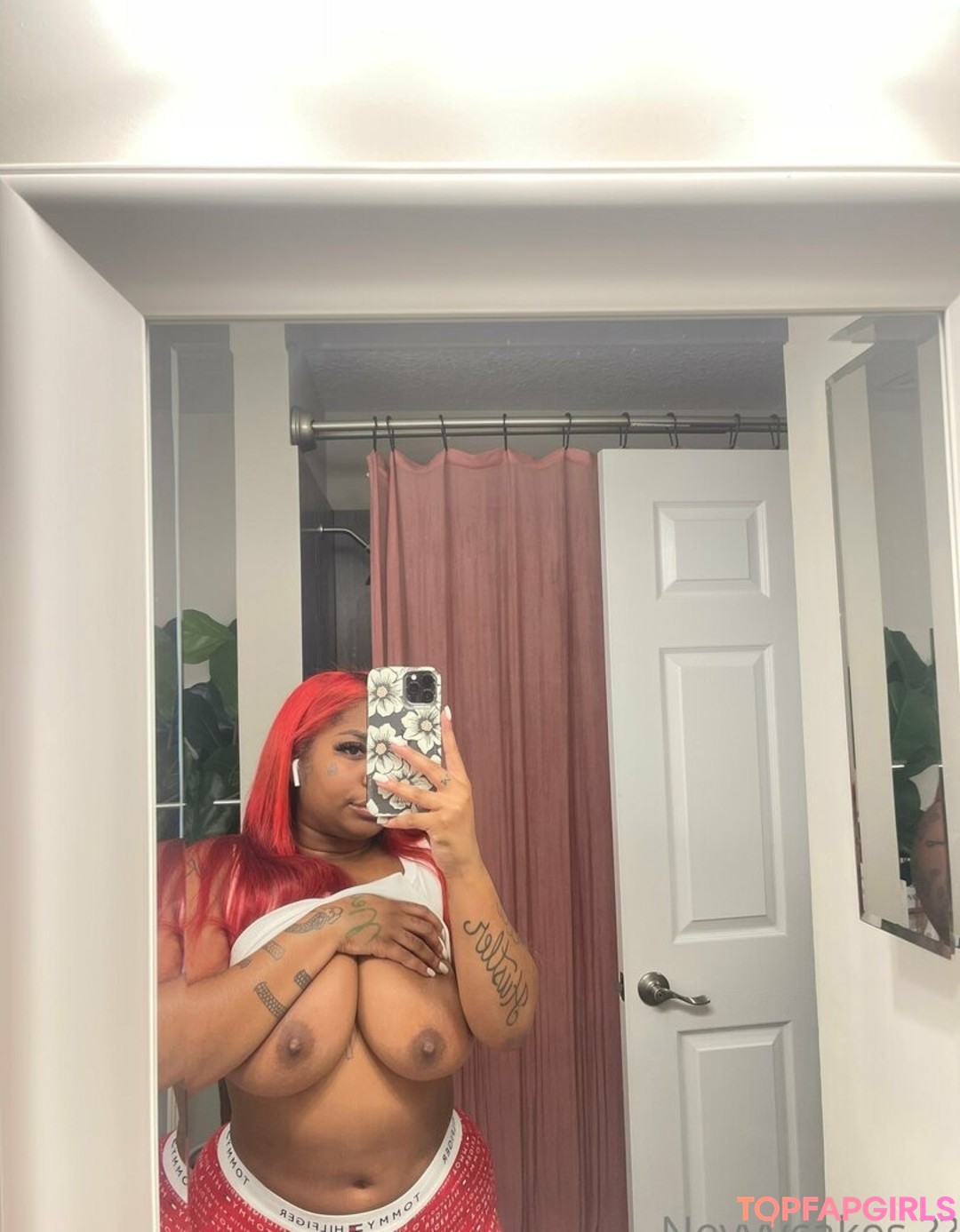 Foto desnuda filtrada de OnlyFans de Nevvycakes #134 Foto desnuda filtrada de OnlyFans de Nevvycakes #134